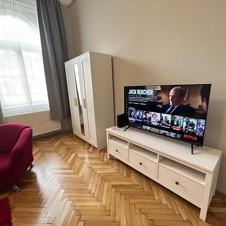 Fullmoon Apartments 2 Szeged Bagian luar foto