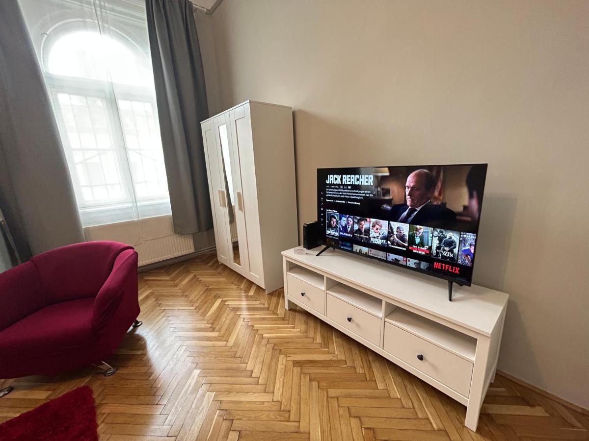 Fullmoon Apartments 2 Szeged Bagian luar foto